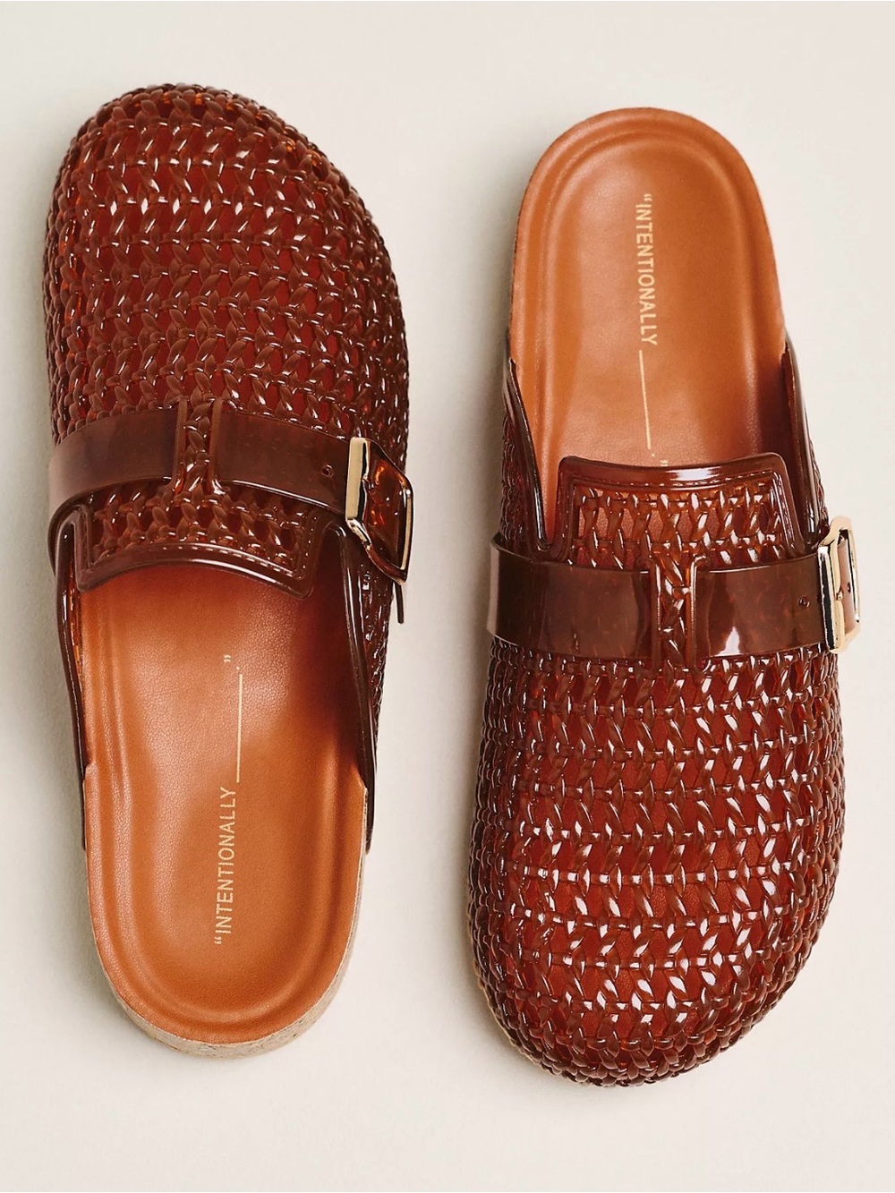 INTENTIONALLY Blank SETH Woven plastic jelly Mule Slides sandals caramel brown